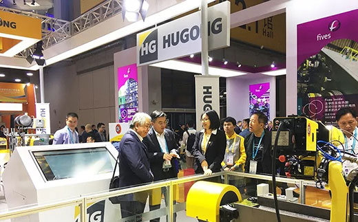 第二届进博会广东省茂名市常务副市长莅临新葡的京集团350vip8888意大利CEA展位