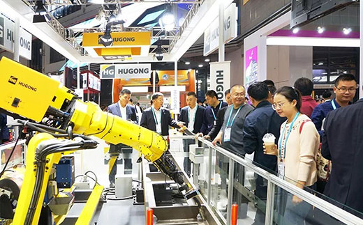 第二届进博会新葡的京集团350vip8888意大利CEA展位机械人系统受到极大关注